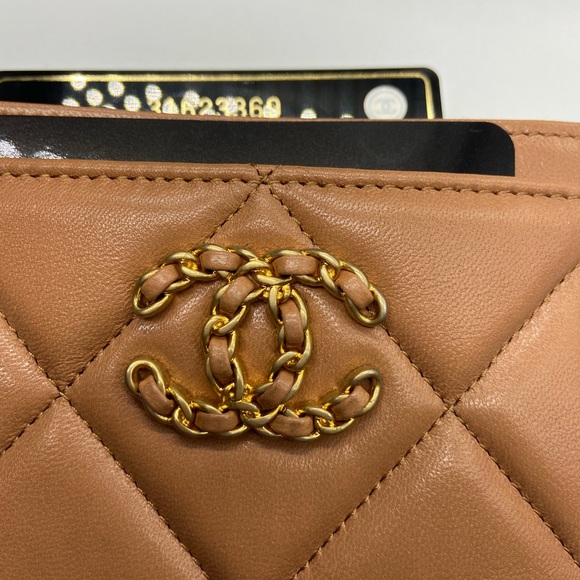 Caramel Chanel card holder. Brand new - Picture 2 of 3